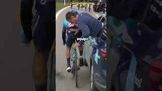 Repara La Bicicleta De Un Ciclista Sin Que Se Detenga [upl. by Aryamoy]