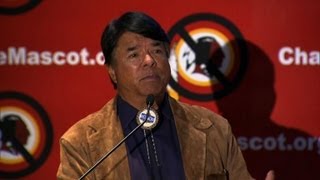 Une tribu indienne demande le changement de nom des Redskins [upl. by Whitby]