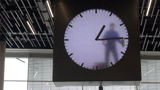 The Man in the Clock Schiphol Airport Amsterdam [upl. by Rema]