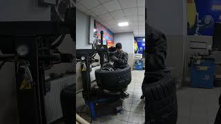 Монтаж Шины Pirelli 28535 R21 105H XL PZero Winter 1million automobile шиномонтаж best [upl. by Athiste58]