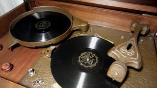 RCA Victor Record Changer 1931 Radiola Automatic Electrola RAE26 Demonstration [upl. by Gall341]