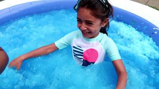 Gelli Baff in the swimming pool Hzhtube Kids Fun [upl. by Nightingale]