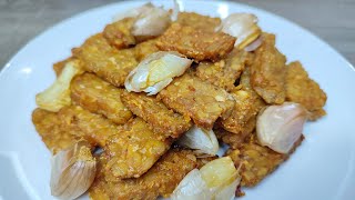 BEGINI CARA GORENG TEMPE LAIN DARI BIASANYA  RESEP TEMPE GORENG BAWANG PUTIH [upl. by Erodroeht]