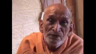 Swami Bhaskarananda talks in 2001 about how he came to Ma Anandamayi [upl. by Collimore]