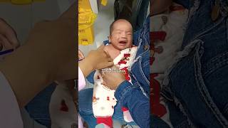 Cutebaby 👯 Baby vaccine action at hospital 🏥 to funny I baby cute love family shots funny [upl. by Ydnew]