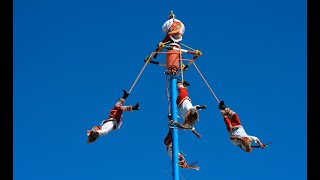 VOLADORES DE PAPANTLA quotRITUAL PALO VOLADORquot Y quotLA BAMBAquot CON EL BALLET FOLKLÓRICO DE VERACRUZ [upl. by Nylrak]