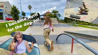 AVRIL LAVIGNE DOES A KICKFLIP skatergirl [upl. by Franza]