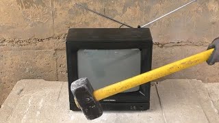 💥Destruyendo un televisor Destroying a television Détruire une télé [upl. by Maryanna274]