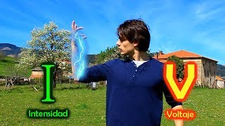 ¿QUE ES LA ELECTRICIDAD ⚡️ VOLTAJE E INTENSIDAD [upl. by Ahsyekal]