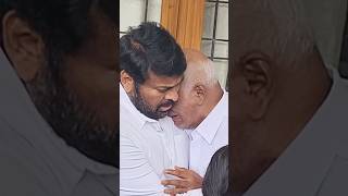 Chiranjeevi Consoles RajendraPrasad on the demise of his daughter Trivikram [upl. by Sorrows]