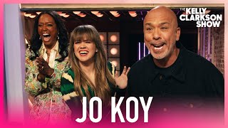 Kelly Clarkson Collapses After Hilarious Jo Koy Mishap [upl. by Culliton]