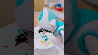 Eilik robot eat birthday cake robot energizelab eilik [upl. by Poul]