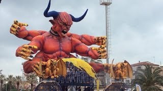 Carnevale di Viareggio 2016 prima sfilata dei carri [upl. by Tunk]