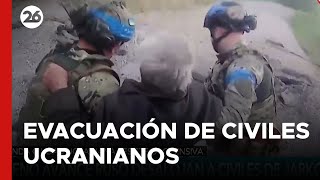 ⚠️ Así evacúan a los civiles ucranianos en medio de los ataques rusos  26Global [upl. by Irianat78]