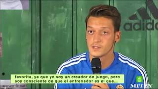 Mesut Özil le manda un mensaje a Carlos Ancelotti [upl. by Mia556]