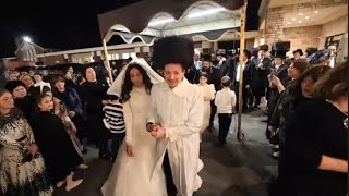 Lieby amp Roizy Breuer Jewish Orthodox Hasidic Satmar Traditional Chupah 7 rounds of Bride to Groom [upl. by Etnoled]