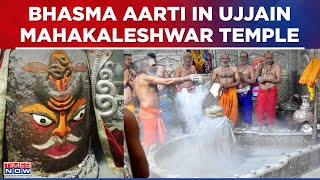 Ujjain Bhasma Aarti Watch Shri Mahakaleshwar Temple Bhasma Aarti On Holi  Madhya Pradesh News [upl. by Putnam938]