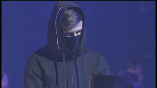 Alan Walker Trình Diễn Tại Chung Kết Thế Giới 2017 Xem Nổi Da Gà Luôn Hay Qúa [upl. by Rednasyl]