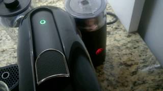 Nespresso UMilk  Teste do Vaporizador de Leite [upl. by Reitman]