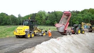 Grader New Holland F1067A [upl. by Eylhsa]