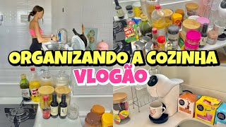 VLOGÃO ORGANIZANDO A COZINHAcolocando tudo no lugar tirando das caixas📦🏠💖✨ [upl. by Ortiz]