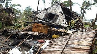 🚨DISASTER IN MOZAMBIQUE🇲🇿 100mph Cyclone Gombe destroys towns and floods homes March 15 2022 [upl. by Stretch]