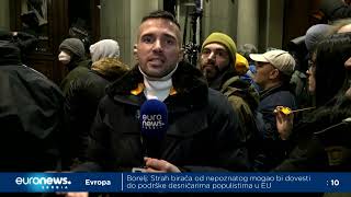 Reporter Euronews Srbija Slaven Dimitrić na protestima ispred Skupštine grada Beograda [upl. by Thaine]