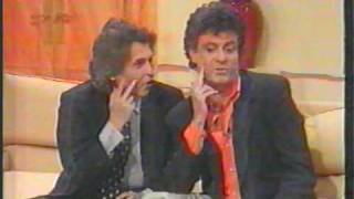 Martes y 13 en el programa quotHOLA RAFFAELLAquot 1993  parte 1 [upl. by Lorri]