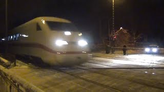 Bahnübergang im Schnee mit ICE IC RE RB und SBahn  Level crossing  trains in snow [upl. by Jung]