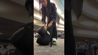 Clipon at the airport  Flaneurz detachable skates [upl. by Ajani]