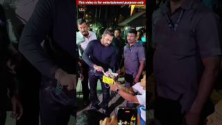 सलमान खान अपने बर्थडे पर आखिर इनका वेट क्यों कर रहे थे  Salman Khans Birthday salmankhan [upl. by Alisia]