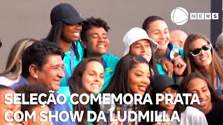 Seleção comemora prata com show da cantora Ludmilla [upl. by Dione557]