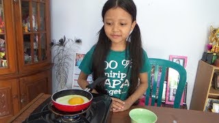 Masak masakan bikin Telur Ceplok [upl. by Rutan264]