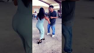 No te cansarás de verlos bailar youtubeshortsvideo 956valley pulga baile dance [upl. by Ahseat]