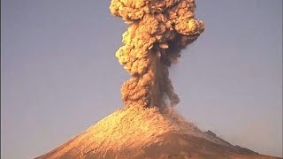 Impresionante explosión del volcán mexicano Popocatépetl [upl. by Odie323]