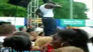 Rapper Akon tosses a fan off of the stage after he hits him with a bottle Vidmaxcomflv [upl. by Aroz938]