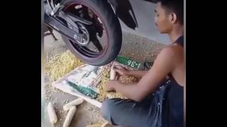 cara cepat mipil jagung  cara memisahkan biji jagung dari batangnya [upl. by Krissie88]