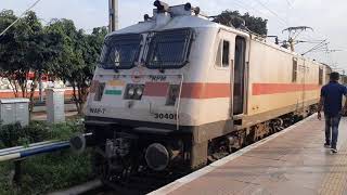 17307 Basava Express Mysore to Bagalkot Jn entering Platform no 9 of KSR Bengaluru City [upl. by Yrellam292]