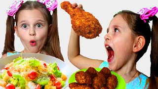 София хочет играть Sofia and Mammy Pretend Play School amp Eat not Healthy food [upl. by Aicirtak145]