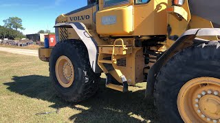 Tire repair on a loader 20525 [upl. by Hsaniva]