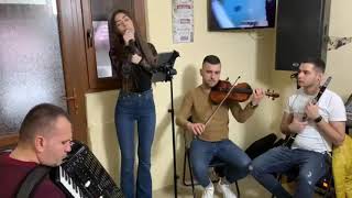 Laura Mocăniță si Dobrogea Band  Am alergat dupa avere live 100 [upl. by Eecram650]