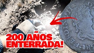 Encontramos ANTIGUAS monedas de PLATA usando DETECTORES de METALES  Cazando La Historia [upl. by Drallim]