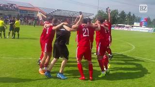 Freiburger FC feiert Aufstieg in die Oberliga mit wilder Kabinenparty [upl. by Hsekar430]