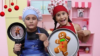 MARIA CLARA É COZINHEIRA POR UM DIA E PREPARA BISCOITOS DE NATAL PRO PAPAI NOEL COZINHA DE BRINQUEDO [upl. by Ayotna]