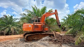 Kemampuan Operator Excavator Hitachi Zaxxis 110 Estafet Tanah [upl. by Beaston497]