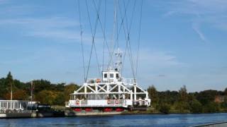 ドイツ・キール運河の車両用ゴンドラ A Gondla over Kiel Canal [upl. by Jacobah931]