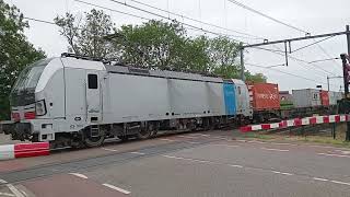 VECTRON komt door Boxtel met containers [upl. by Ciri]