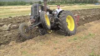 Landini L45 Testacalda  Aratura in gruppo  Asciano [upl. by Adnihc]