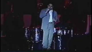 Gilberto Santa Rosa  Mal Herido en vivo Perù [upl. by Llevad]