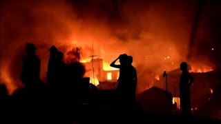 Philippines un incendie ravage un bidonville de Manille [upl. by Monte]